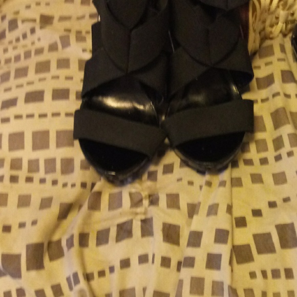 Heela - Picture 5 of 8